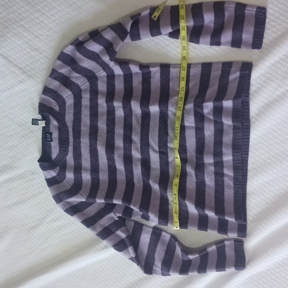 H GAP Women's medium purple horizontal striped sweater